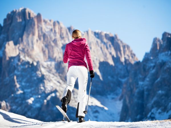 Techniki biegów narciarskich: Klasyczna i łyżwowa - różnice, wyzwania i strategie